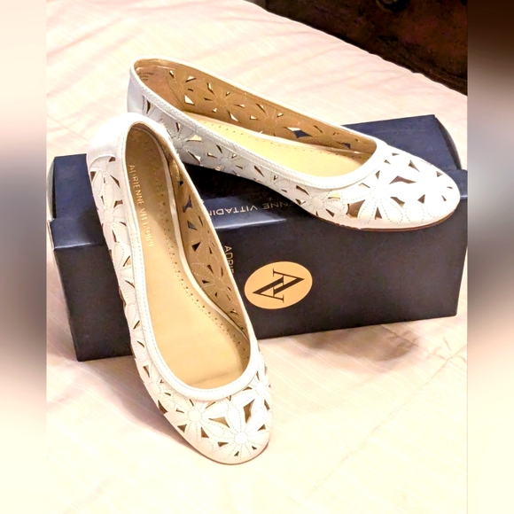 Adrienne Vittadini White floral cutout ballet flats size 7 - Picture 1 of 9